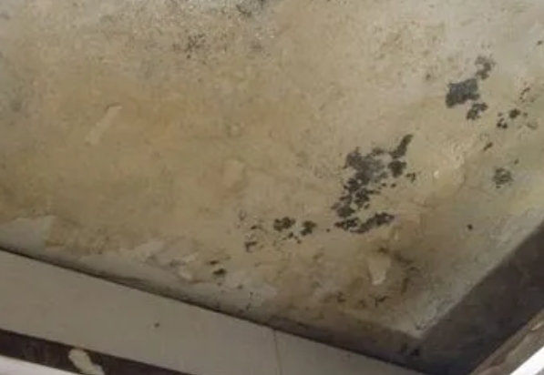 海盐阳台漏水维修公司分享下海盐卫生间渗水维修需要注意哪些问题。